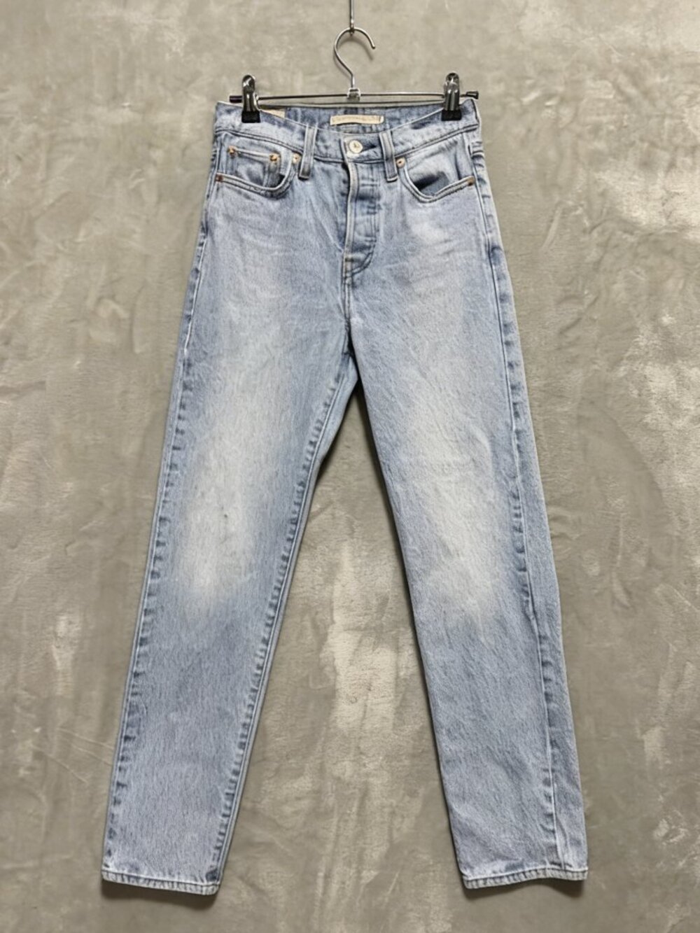 Levi’s Wedgie Fit Straight Jeans Womens  Blue Denim Light Wash Button Fly